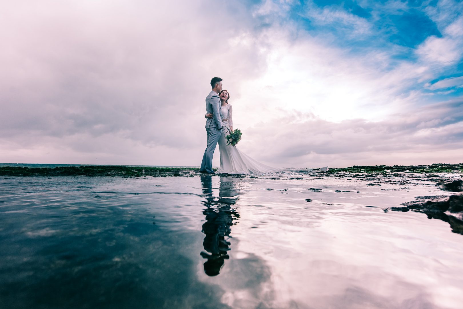 beach-clouds-couple-931796